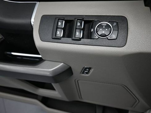 Used 2020 Ford F150 XLT image 38