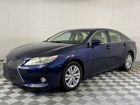 Used 2013 Lexus ES 350 w/ Luxury Pkg FWD image 2