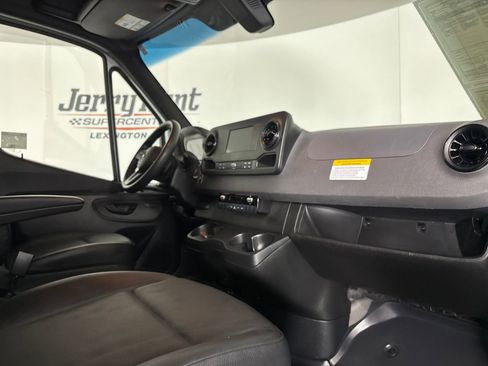 Used 2024 Mercedes-Benz Sprinter 2500 w/ Acoustic Package image 20
