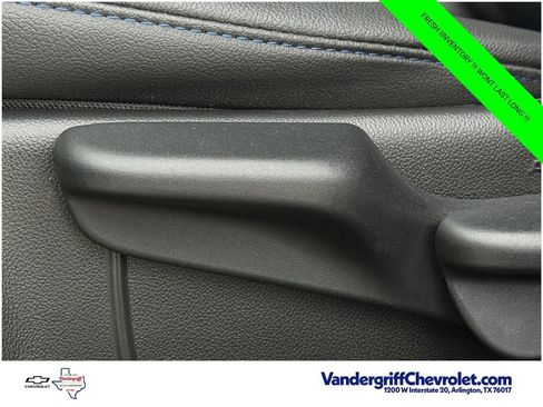 Used 2025 Chevrolet Trax LT w/ LT Convenience Package FWD image 21