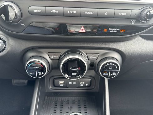 Used 2026 Hyundai Venue SEL FWD image 21