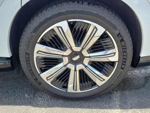 Used 2025 Cadillac Escalade IQ Luxury 2 AWD/4WD image 11