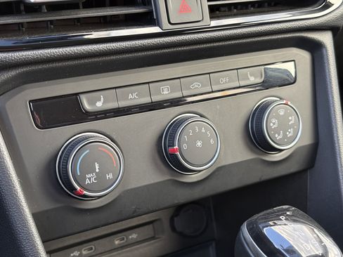 Used 2022 Volkswagen Taos SE image 21