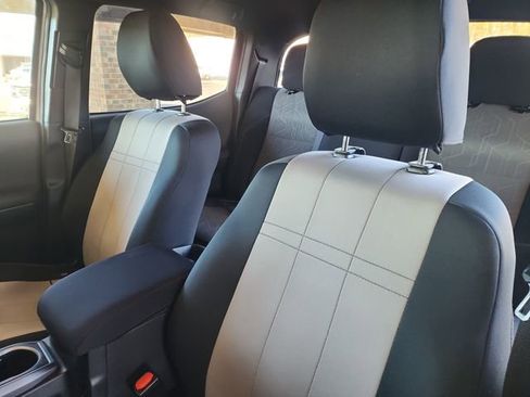 Used 2020 Toyota Tacoma TRD Sport w/ Technology Package image 12