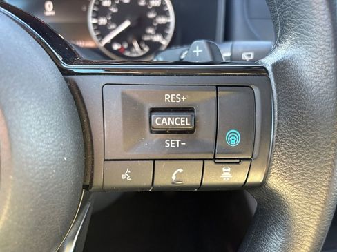 Used 2023 Nissan Rogue SV image 17