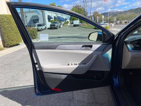 Used 2019 Hyundai Sonata SE w/ Cargo Package FWD image 16