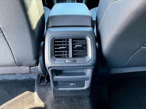 Used 2024 Volkswagen Taos SE image 15