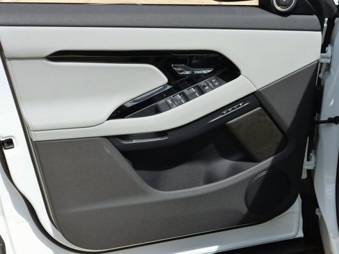 Used 2026 Land Rover Range Rover Evoque S image 11