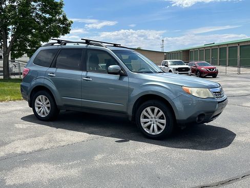 Used 2013 Subaru Forester 2.5X Premium w/ Popular Pkg 2 AWD/4WD image 11