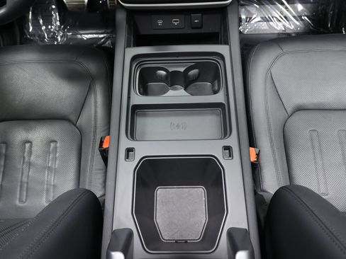 Used 2022 Land Rover Defender 110 SE image 36