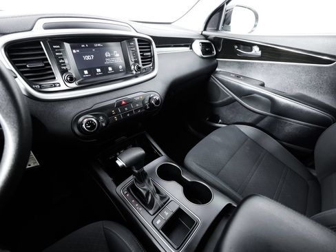 Used 2020 Kia Sorento LX AWD/4WD image 31