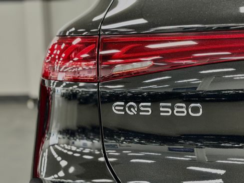 Used 2023 Mercedes-Benz EQS 580 4MATIC SUV image 12