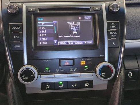 Used 2014 Toyota Camry SE FWD image 16