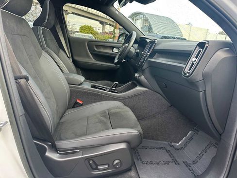 Certified 2023 Volvo XC40 Recharge Ultimate image 10
