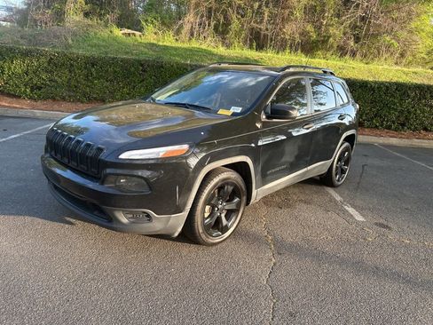Used 2017 Jeep Cherokee Sport FWD image 20