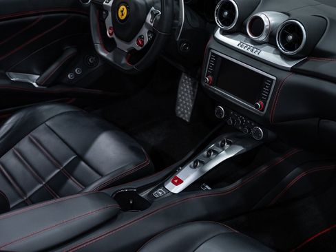 Used 2016 Ferrari California T RWD image 59