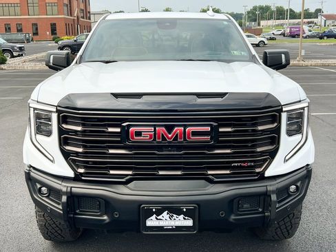 Used 2024 GMC Sierra 1500 AT4X image 18