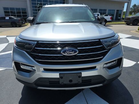 Used 2021 Ford Explorer XLT w/ Equipment Group 202A image 5