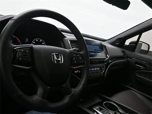 Used 2025 Honda Ridgeline Black Edition image 10