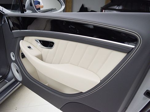 Used 2024 Bentley Continental GT image 44