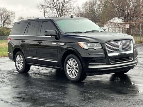 Used 2024 Lincoln Navigator Premiere image 7
