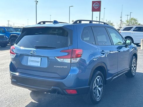 Used 2022 Subaru Forester Premium AWD/4WD image 2