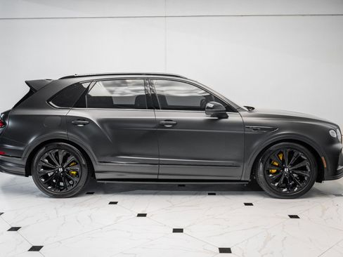 Used 2024 Bentley Bentayga Azure V8 image 5