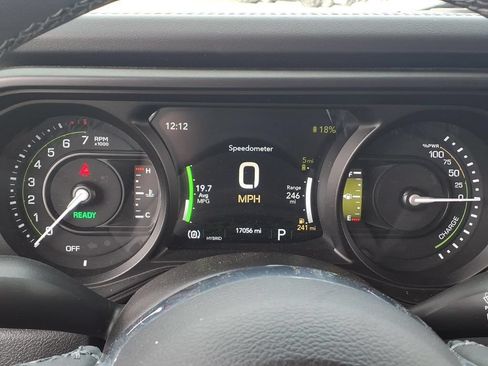 Used 2025 Jeep Wrangler Unlimited Sahara AWD/4WD image 2