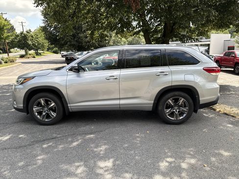 Used 2018 Toyota Highlander Limited Platinum image 6