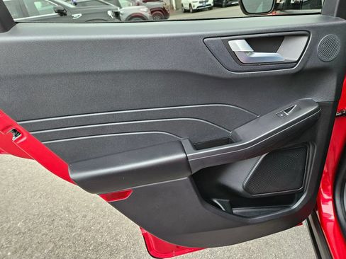 Used 2022 Ford Escape SEL w/ Technology Package FWD image 18
