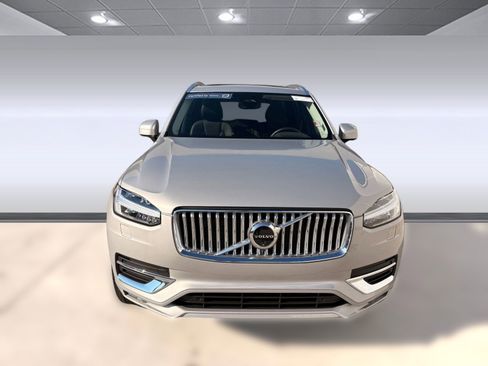 Certified 2025 Volvo XC90 B6 Plus image 5