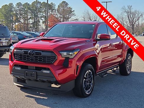 Used 2025 Toyota Tacoma TRD Sport image 2