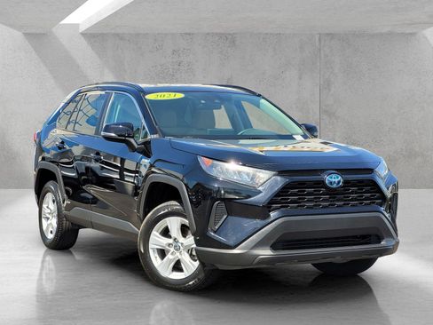 Used 2021 Toyota RAV4 LE AWD/4WD image 1