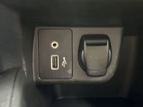 Used 2021 Nissan Versa SV FWD image 24