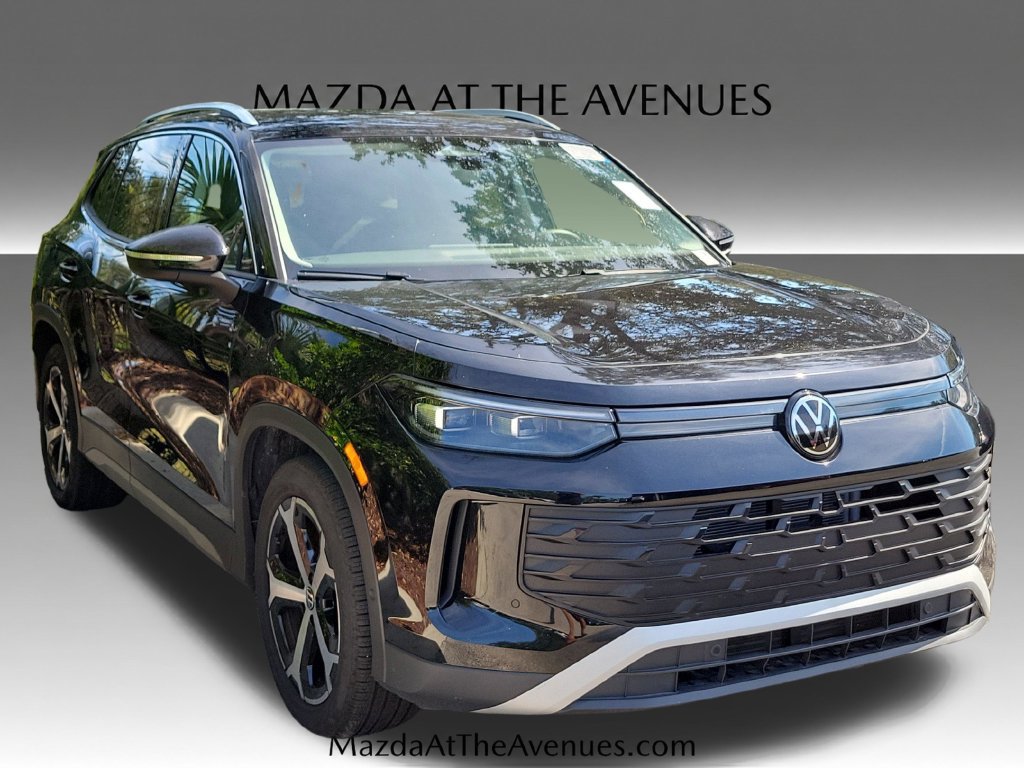 Used 2025 Volkswagen Tiguan SE FWD image 9