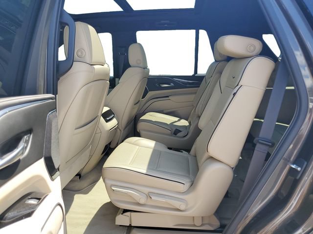 Used 2021 Cadillac Escalade Premium Luxury AWD/4WD image 23