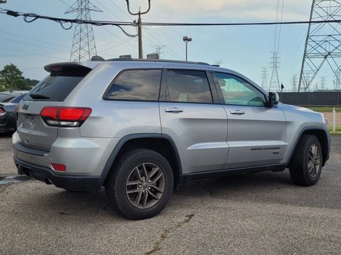 Used 2016 Jeep Grand Cherokee Laredo 75th Anniversary AWD/4WD image 4