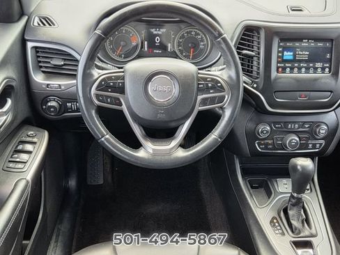 Used 2019 Jeep Cherokee Latitude Plus FWD image 11