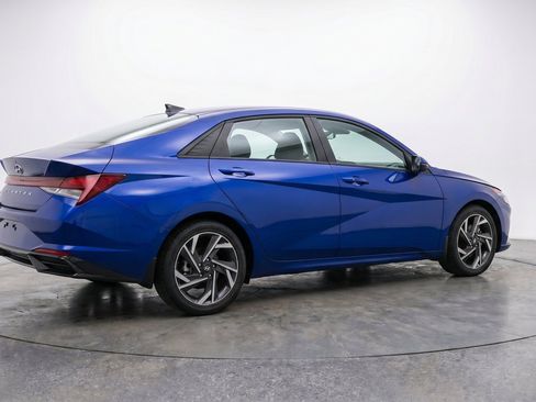 Used 2025 Hyundai Elantra SEL FWD image 9