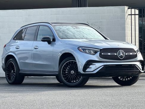 Certified 2025 Mercedes-Benz GLC 300 image 2