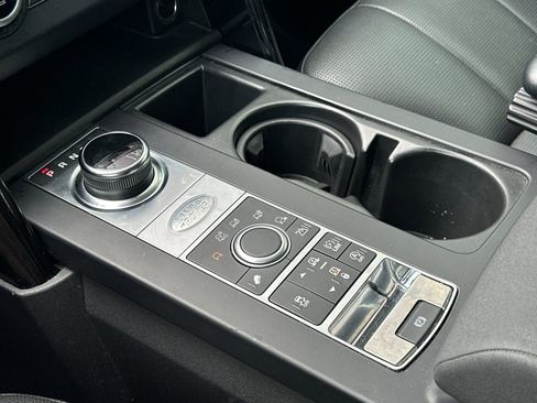 Used 2018 Land Rover Discovery SE image 21