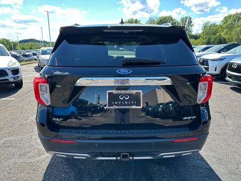 Used 2021 Ford Explorer XLT w/ Equipment Group 202A AWD/4WD image 13