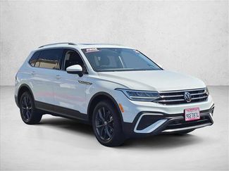 Certified 2022 Volkswagen Tiguan SE w/ Panoramic Sunroof Package AWD/4WD video 3