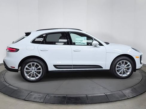 New 2026 Porsche Macan image 8