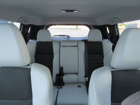 Used 2025 Mitsubishi Outlander SE image 35