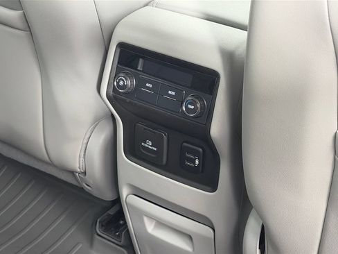 Used 2017 GMC Acadia SLT AWD/4WD image 29