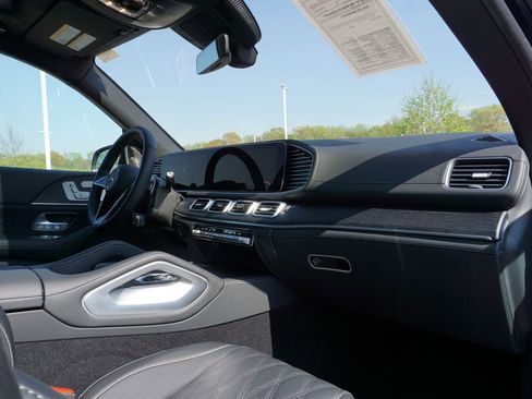 Certified 2025 Mercedes-Benz Maybach GLS 600 4MATIC image 59