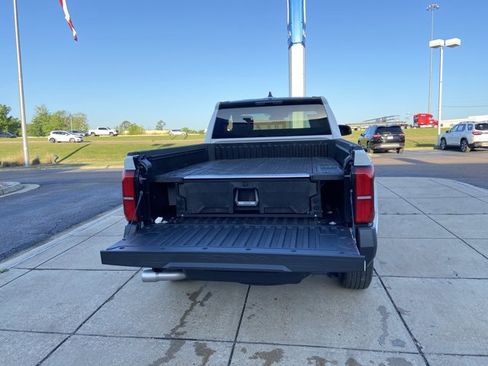 Used 2024 Toyota Tacoma SR image 27