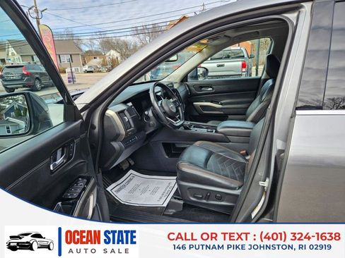 Used 2022 Nissan Pathfinder Platinum w/ Cargo Package image 10