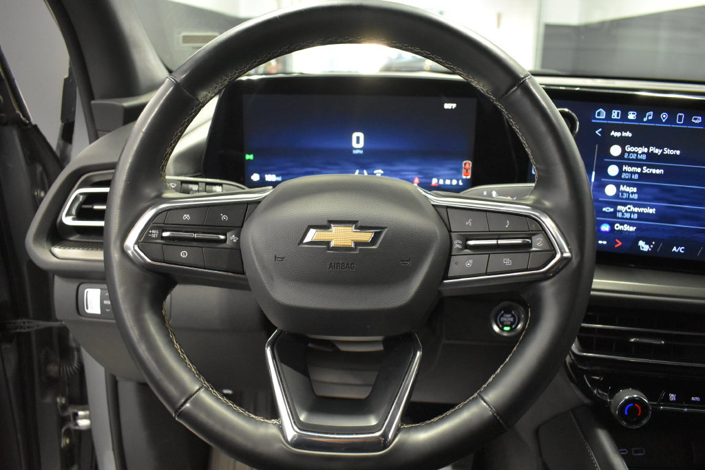 Used 2025 Chevrolet Traverse LT FWD image 31